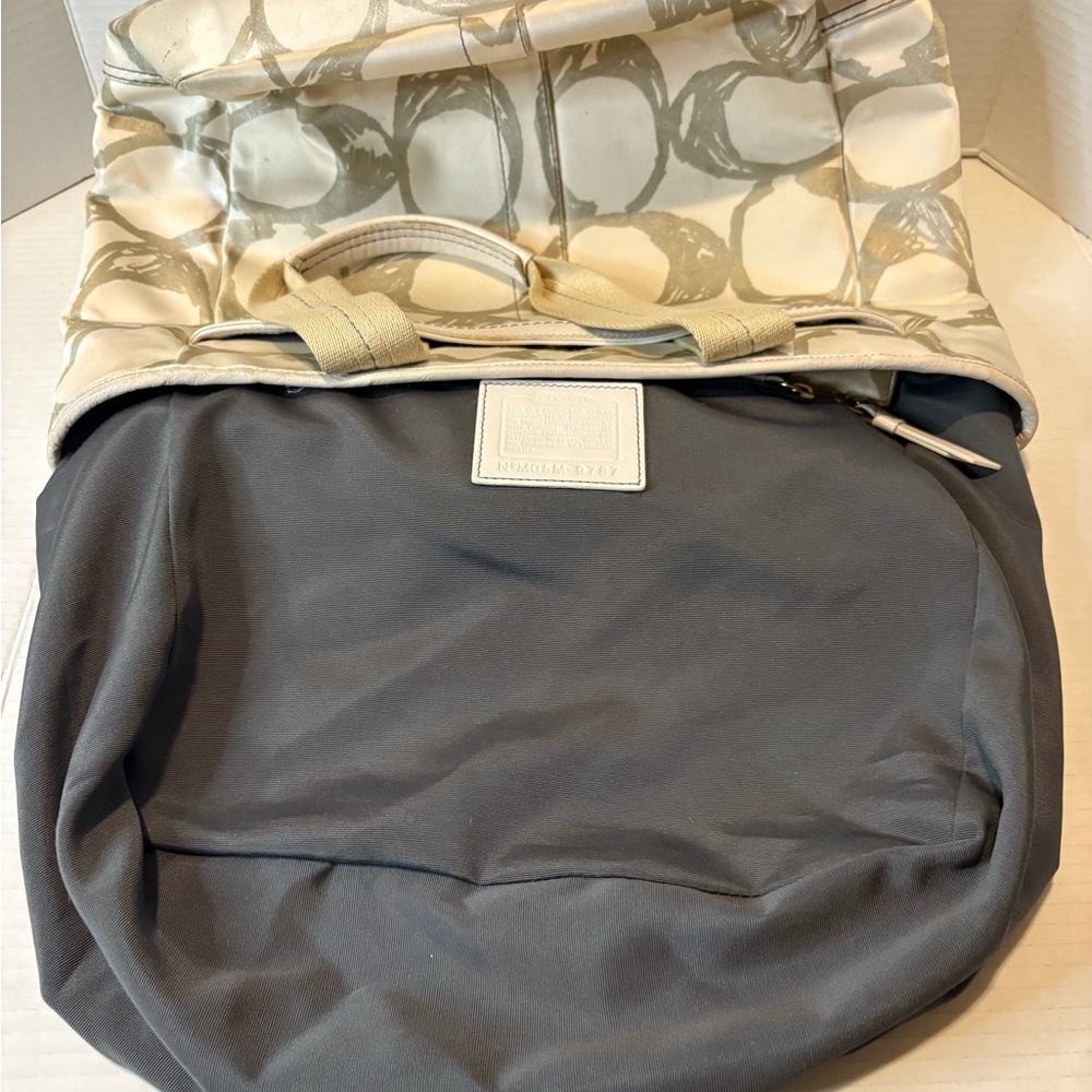 Coach Beige and Olive Tote Bag beautiful bag, come with dust bag - Picture 8 of 13